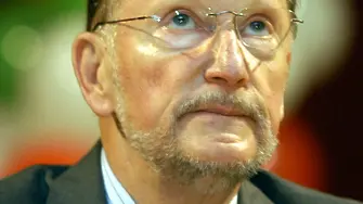 Съдът: Царят да върне 