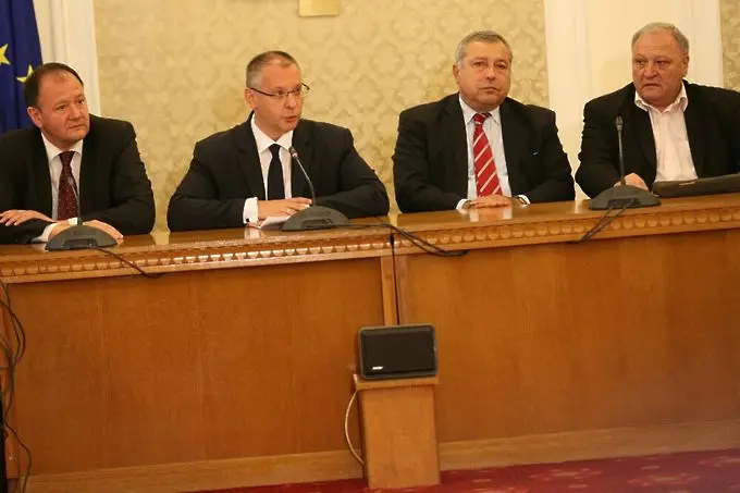 Хроника на една пресконференция