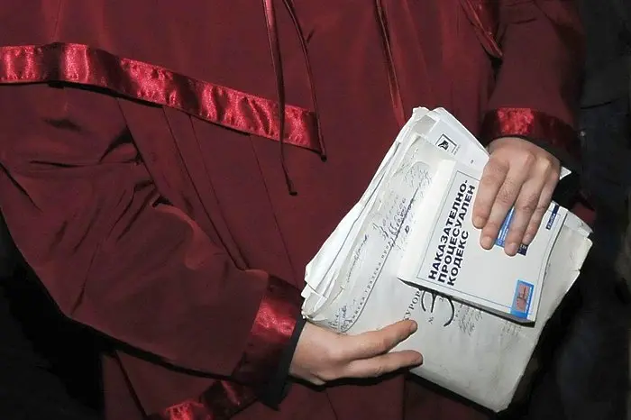 Гадателка на съд за неплатени данъци върху 50 хил. лв. приходи