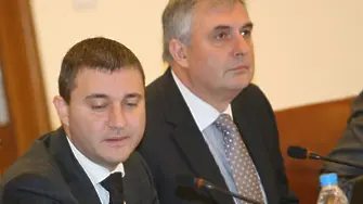 Калфин за пенсионните добавки: Ще обсъждаме и ще видим