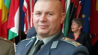 Борисов спасява ген. Шивиков. Както обеща