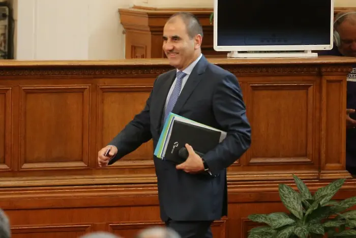 Защо му е адвокат на Цветанов, като си има прокуратура?