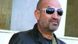 Обвинение срещу кмета Ценко Чоков, че не бил почтен нотариус