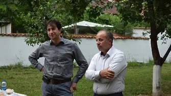 Партията на Корман Исмаилов защити властта, че изгонила Бююк