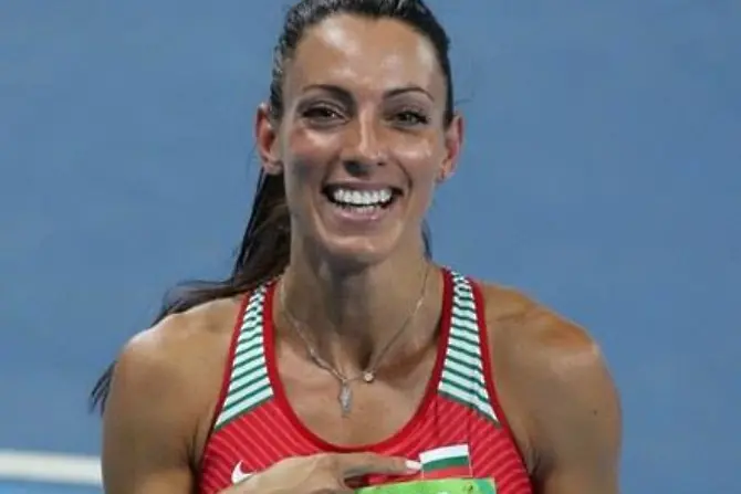 Ивет Лалова със 