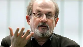 Салман Рушди с книга за Обама, Тръмп и лъжите