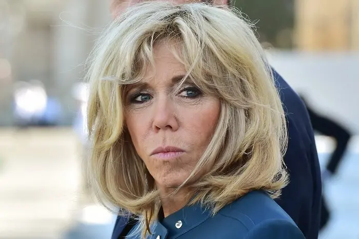 Дъщерята на Брижит Макрон я защитава - не била грозна