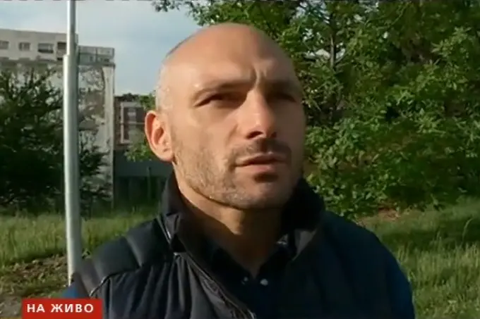 Стъки удари патрулка, рани 2-ма полицаи