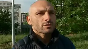 Стъки удари патрулка, рани 2-ма полицаи