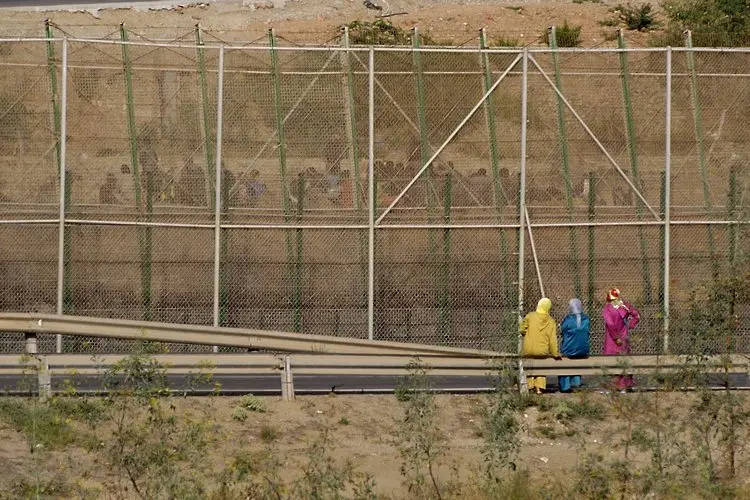 Израел замразява плана да изпрати над 16 000 мигранти на Запада