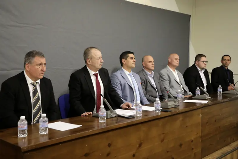 Петимата депутати официално напуснаха 