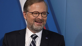 Правителството в Чехия оцеля след вот на недоверие заради енергийната криза