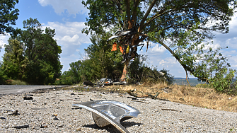 Августовски кошмар по пътищата: джип ударен в ТИР, бус се завъртя и шофьорът загина