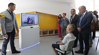 Телемедицина в училищата: ще поставят диагноза на ученици от дистанция