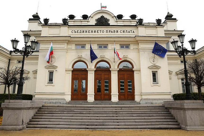 В парламента изслушват министри и служби заради ракетата в Полша