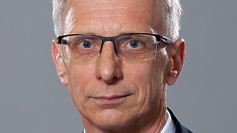 Денков предлага