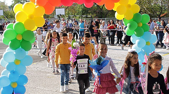 Депутатите приеха: безплатни учебници от 1 до 12-и клас