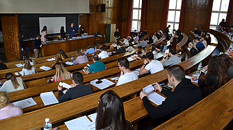 1500 лв. - средна годишна такса за държавните университети