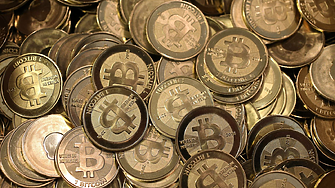 Биткойн скочи до небесата: 300 000 долара за монета