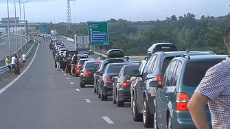 Колони от коли на вход за Гърция през Маказа 