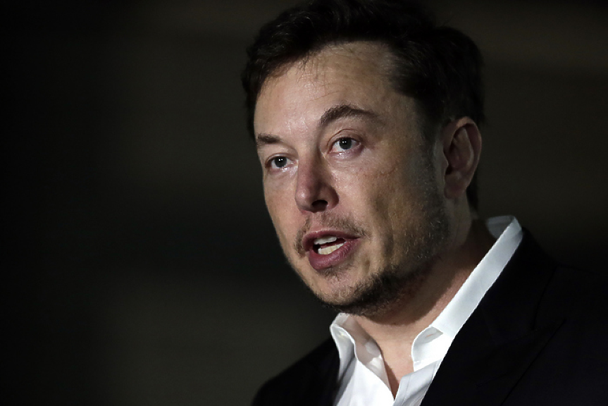 Мъск пак се меси на Румъния