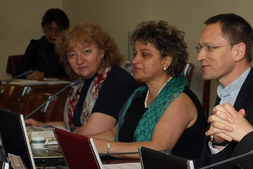 Скандал във ВСС - Дишева излезе, за да наградят съдия Галя Георгиева