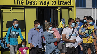 Гърция закрива три центъра за настаняване на мигранти - пести над 3,5 милиона евро