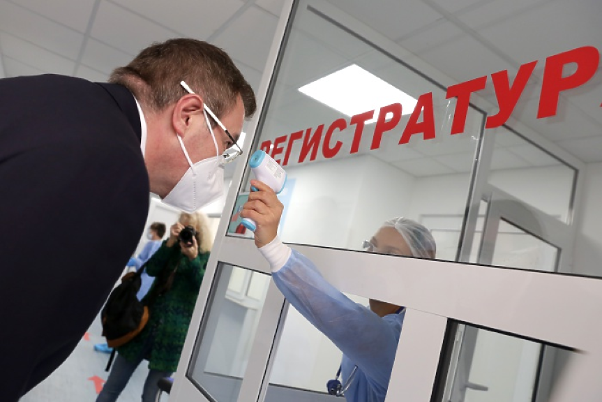 Съдът: Поредица от неудачни управленски решения на Костадин Ангелов е довела до хаос при ваксинирането