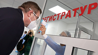 Съдът: Поредица от неудачни управленски решения на Костадин Ангелов е довела до хаос при ваксинирането