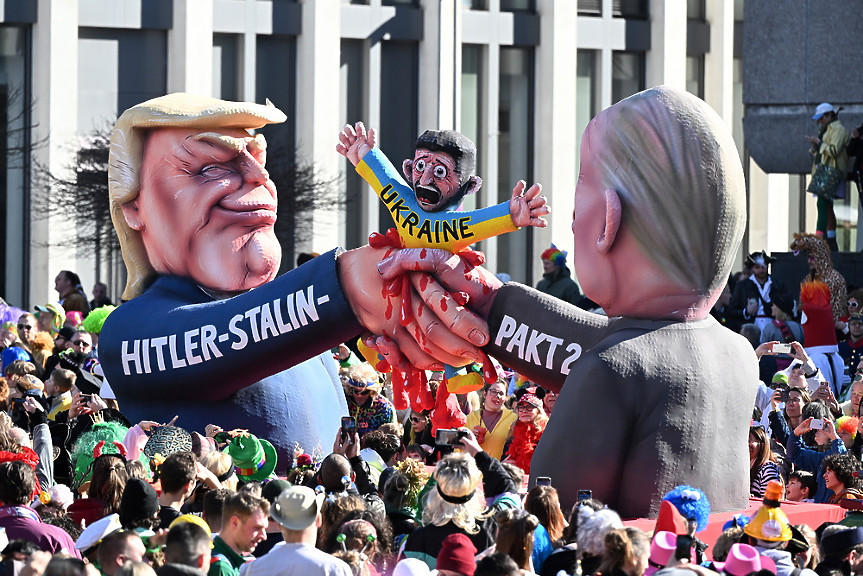 ДЕНЯТ В НЯКОЛКО РЕДА: Тръмп и Путин се договарят, Украйна с червени линии