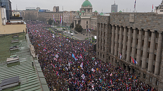 Море от хора: стотици хиляди излязоха в Белград на мощен поход срещу властта (СНИМКИ)