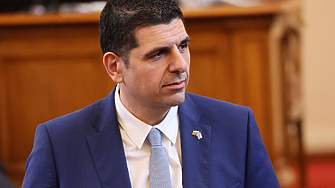 ДБ: Прокуратурата се управлява от Пеевски, а президентът му помага