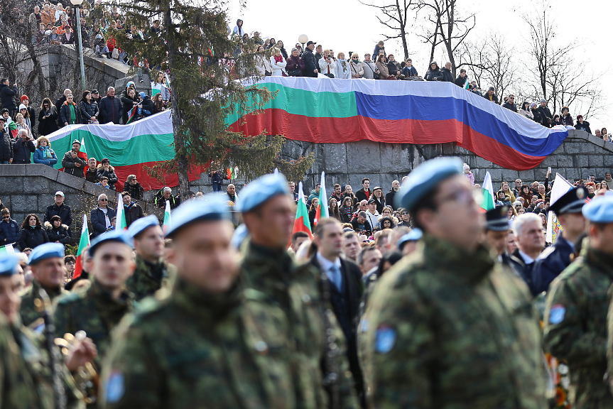 ДЕНЯТ: мир в пространството и мир във времето - т'ва е пол'жението