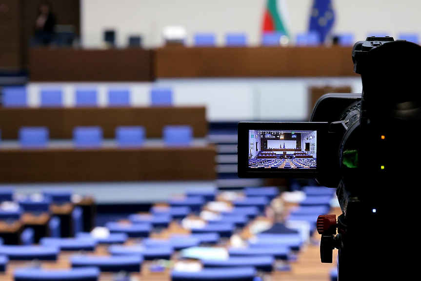 Конституционният съд касира избора на 16 депутати, 