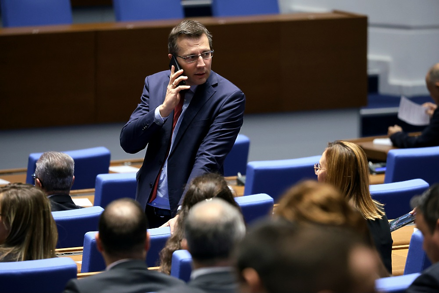 Размествания в НС: четирима положиха клетва. Един от ДПС-Пеевски с оставка, за да остане Станислав Анастасов