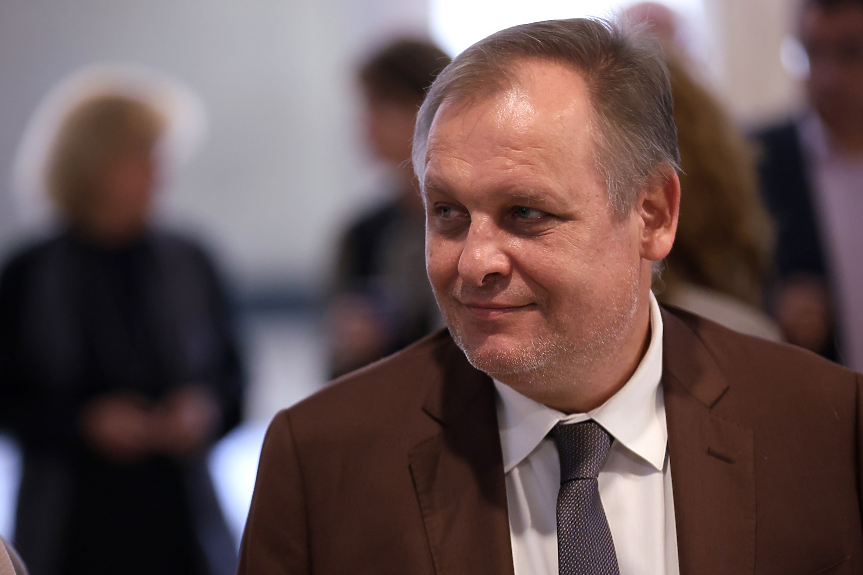 Чолаков отново във ВСС - Съветът отпусна на ВАС 2,4 млн. за свързаност