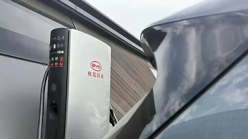 BYD представи платформа за най-бързо зареждащите се електромобили в света
