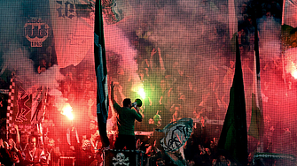 Двубой от Лига 1 във Франция бе прекратен заради пожар на трибуната