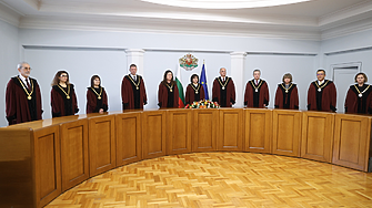 ДЕНЯТ В НЯКОЛКО РЕДА: драмата с Конституционния съд продължи. Разбира се, ирационално