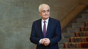 Министърът на отбраната: Подготвяме задължителна военна подготовка за определени професии