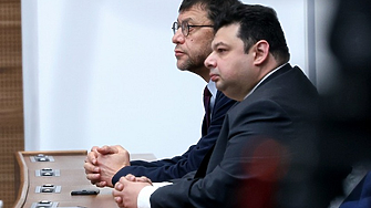 ДПС-Пеевски замести ДПС-Доган в мнозинството. Парламентът избра Орлин Колев за член на КС