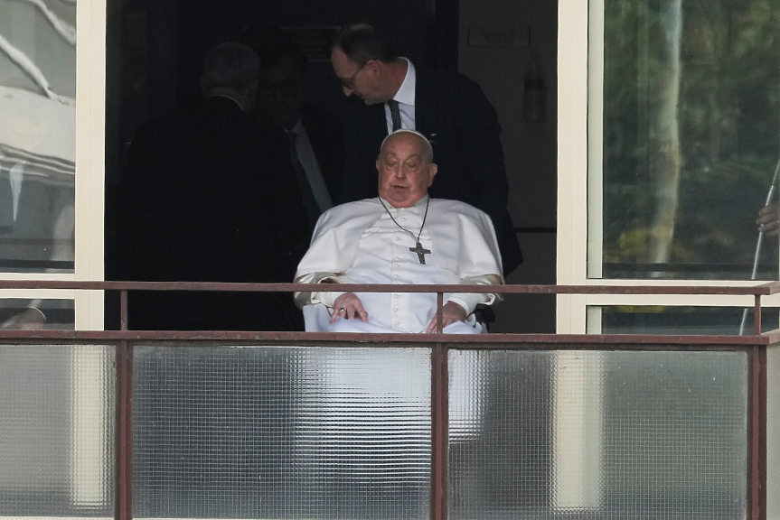 Папа Франциск излиза от болницата