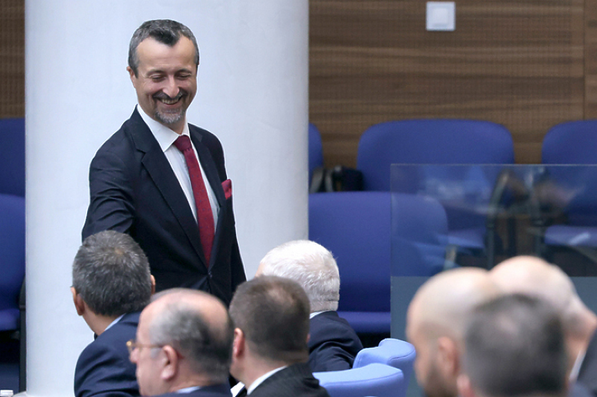 ГЕРБ, БСП, ИТН, ДПС-Доган и ДПС-Пеевски избраха шеф на НЗОК