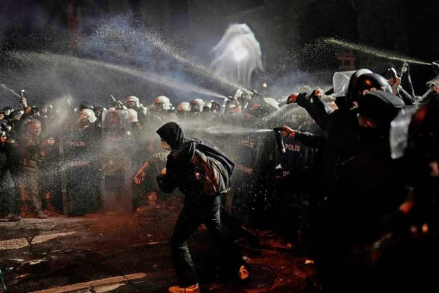 Турските републиканци избират днес кандидат за президент. Единственият остава в ареста