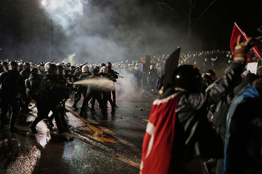 15 млн. гласуваха в подкрепа на Екрем Имамоглу. Поредна нощ на мощни протести срещу Ердоган