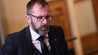 Година бездействие с кърпене на дупки: ПП-ДБ поиска оставката на шефа на АПИ