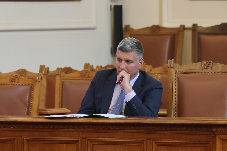 ДЕНЯТ В НЯКОЛКО РЕДА: Да ти се обади Пеевски