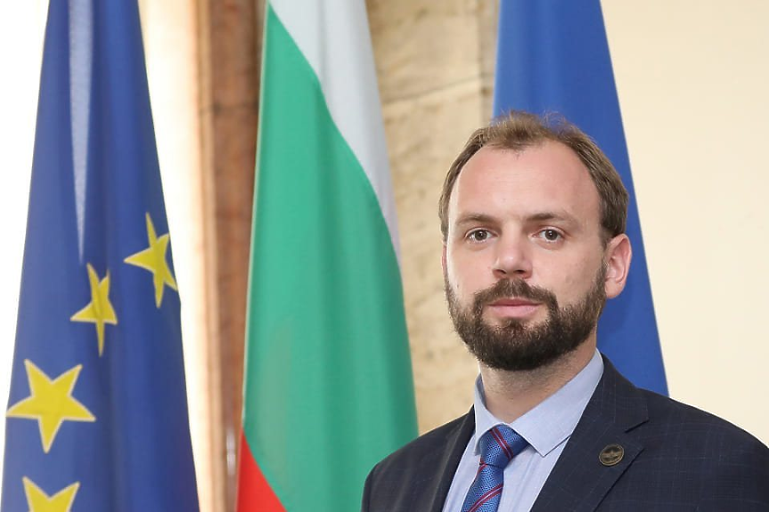 Как Мустафа Емин стана сътрудник на Ивелин Михайлов