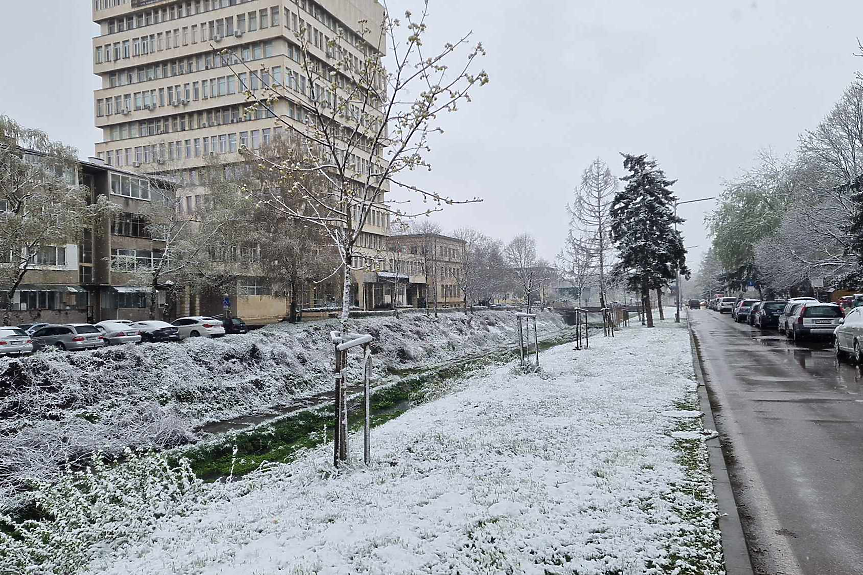 Жълт код за силен вятър, валежи от дъжд и сняг