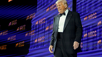 Как някои направиха много парѝ за часове от играта на Тръмп с митата